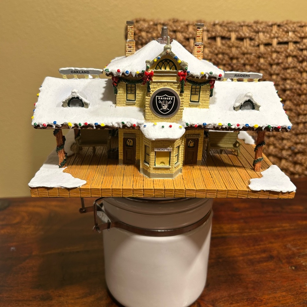 Hawthorne NFL Raiders Christmas Village 2003